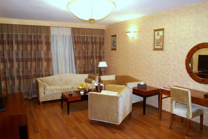 Imagen de la habitación del Hotel Ramada Plaza By Wyndham Gence. Foto 3