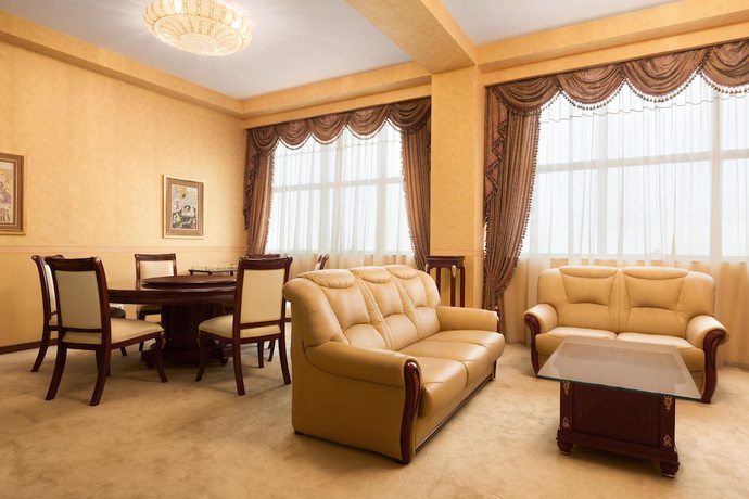Imagen de la habitación del Hotel Ramada Plaza By Wyndham Gence. Foto 6