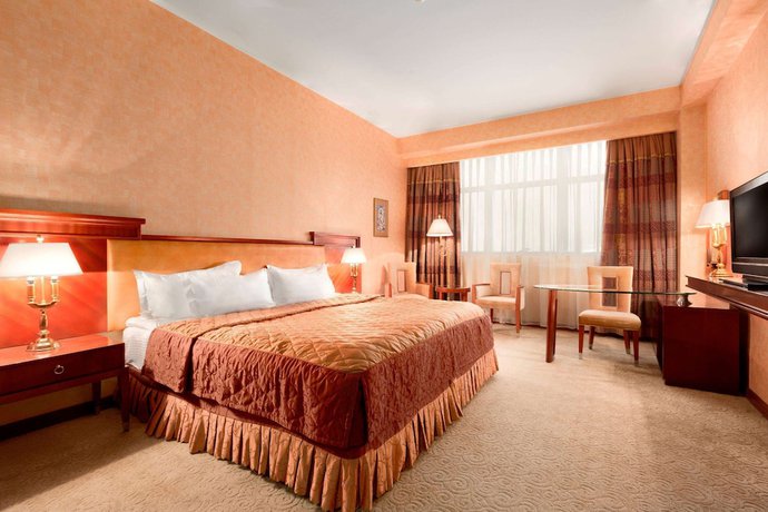Imagen de la habitación del Hotel Ramada Plaza By Wyndham Gence. Foto 8
