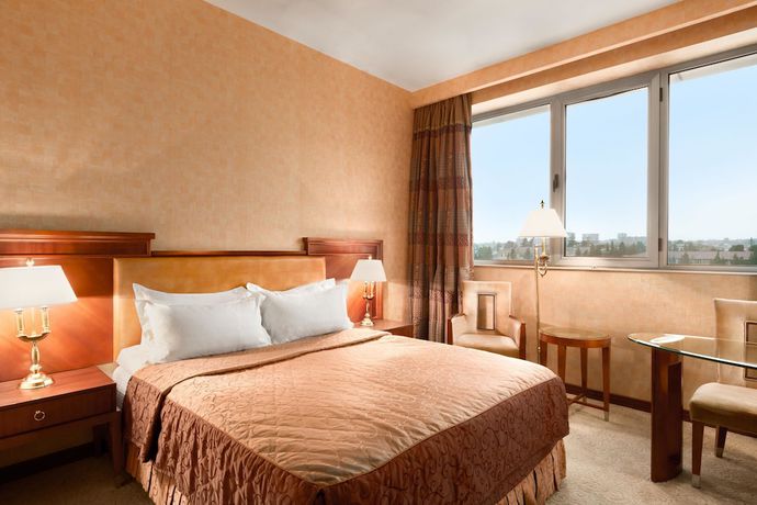 Imagen de la habitación del Hotel Ramada Plaza By Wyndham Gence. Foto 9