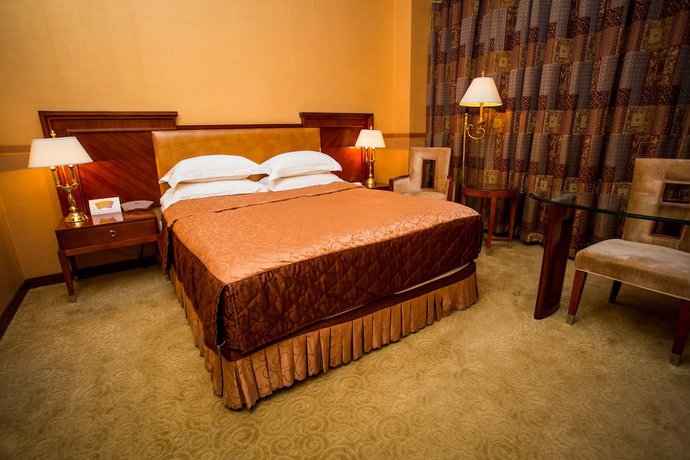 Imagen de la habitación del Hotel Ramada Plaza By Wyndham Gence. Foto 10
