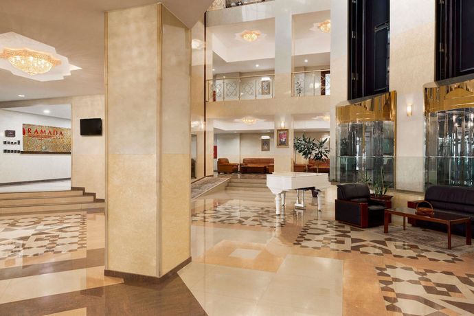 Imagen de los interiores del Hotel Ramada Plaza By Wyndham Gence. Foto 16