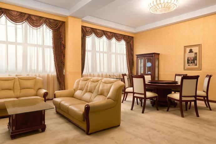 Imagen de la habitación del Hotel Ramada Plaza By Wyndham Gence. Foto 13