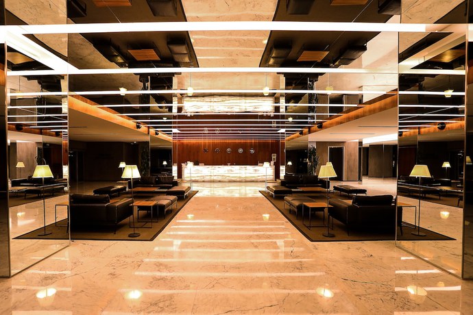Imagen de los interiores del Hotel Ramada Plaza By Wyndham Istanbul Asia Airport. Foto 18