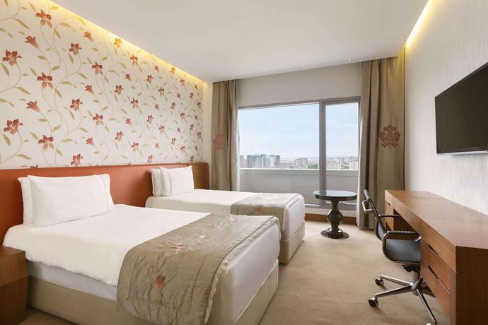 Imagen de la habitación del Hotel Ramada Plaza By Wyndham Istanbul Atakoy. Foto 2