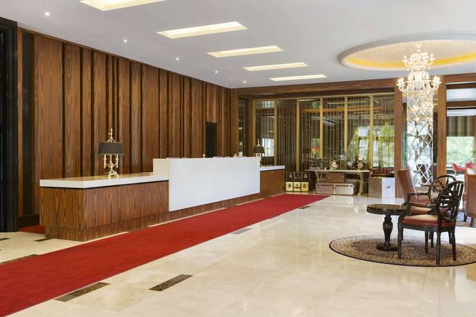 Imagen de los interiores del Hotel Ramada Plaza By Wyndham Istanbul Atakoy. Foto 20