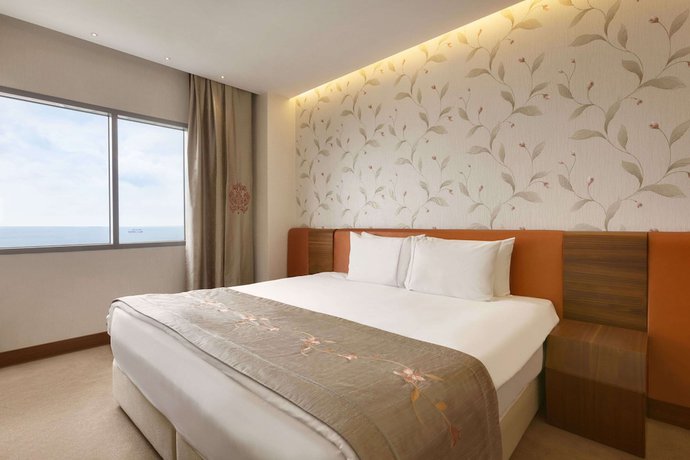 Imagen de la habitación del Hotel Ramada Plaza By Wyndham Istanbul Atakoy. Foto 15