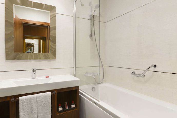 Imagen de la habitación del Hotel Ramada Plaza By Wyndham Istanbul Atakoy. Foto 19