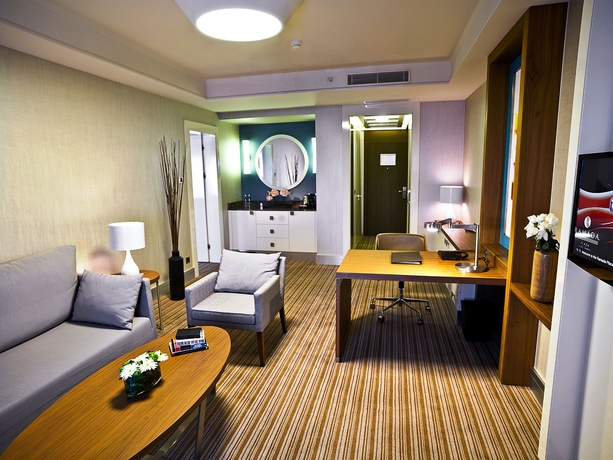 Imagen de los interiores del Hotel Ramada Plaza By Wyndham Istanbul Tekstilkent. Foto 11