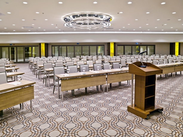 Imagen de los interiores del Hotel Ramada Plaza By Wyndham Istanbul Tekstilkent. Foto 14