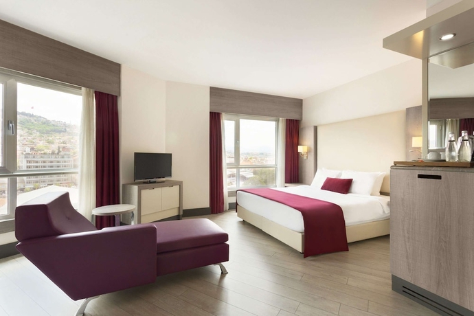 Imagen de la habitación del Hotel Ramada Plaza By Wyndham Izmir. Foto 12