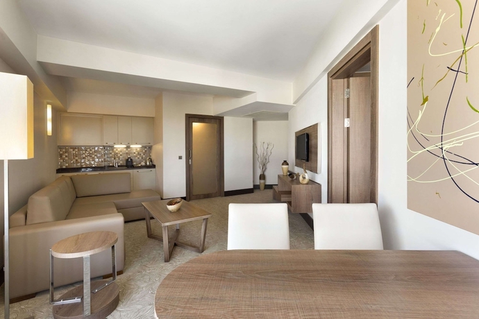 Imagen de la habitación del Hotel Ramada Plaza By Wyndham Izmir. Foto 14