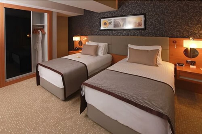 Imagen de la habitación del Hotel Ramada Plaza By Wyndham Izmit. Foto 8