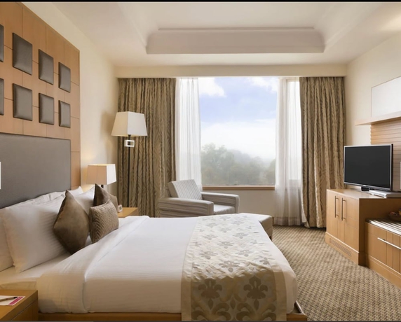 Imagen de la habitación del Hotel Ramada Plaza By Wyndham Jhv Varanasi. Foto 8