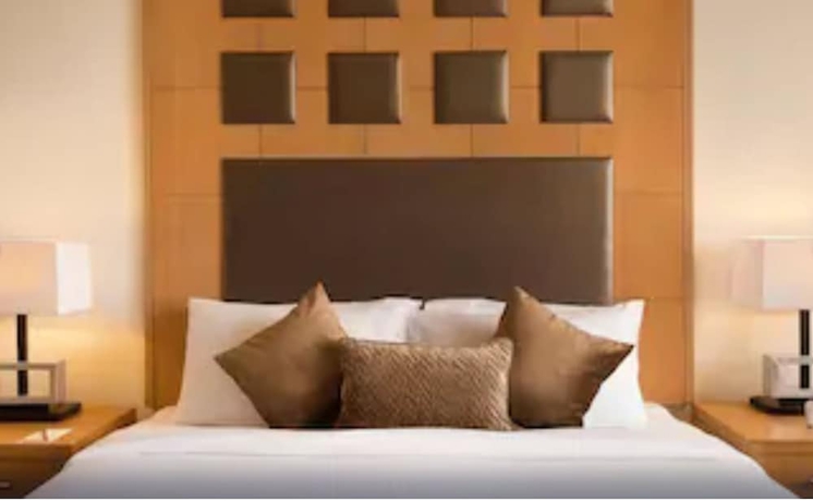 Imagen de la habitación del Hotel Ramada Plaza By Wyndham Jhv Varanasi. Foto 9