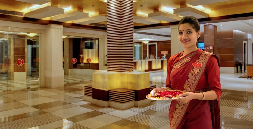 Imagen de los interiores del Hotel Ramada Plaza By Wyndham Jhv Varanasi. Foto 13