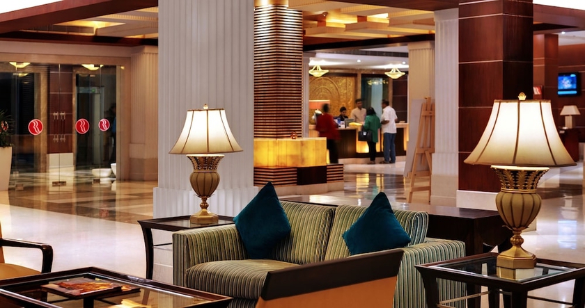 Imagen de los interiores del Hotel Ramada Plaza By Wyndham Jhv Varanasi. Foto 15