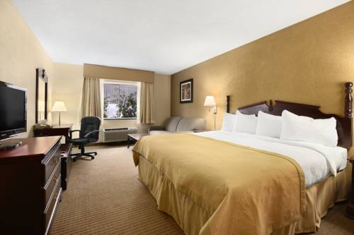 Imagen de la habitación del Hotel Ramada Plaza By Wyndham Louisville & Confere. Foto 4