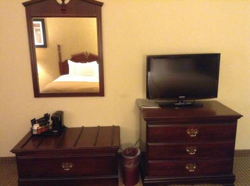 Imagen de la habitación del Hotel Ramada Plaza By Wyndham Louisville & Confere. Foto 7