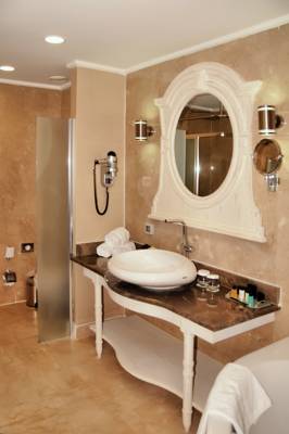 Imagen de la habitación del Hotel Ramada Plaza By Wyndham Mardin. Foto 2