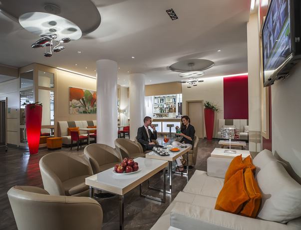 Imagen del bar/restaurante del Hotel Ramada Plaza By Wyndham Milano. Foto 2