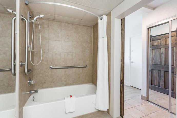 Imagen de la habitación del Hotel Ramada Plaza By Wyndham Nags Head Oceanfront. Foto 4