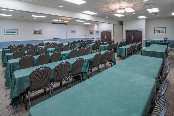 Imagen de los interiores del Hotel Ramada Plaza By Wyndham Nags Head Oceanfront. Foto 13