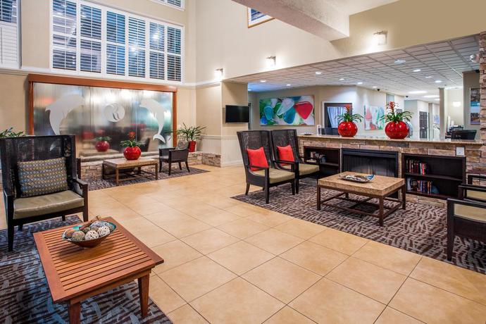 Imagen de los interiores del Hotel Ramada Plaza By Wyndham Nags Head Oceanfront. Foto 14