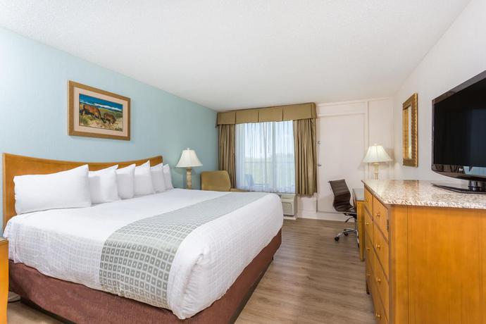 Imagen de la habitación del Hotel Ramada Plaza By Wyndham Nags Head Oceanfront. Foto 6
