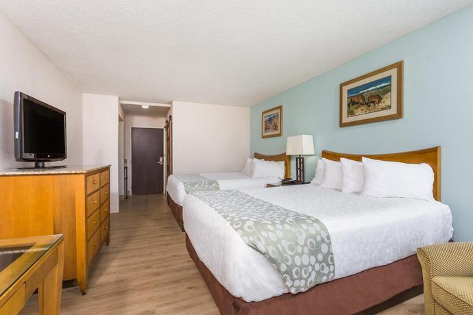 Imagen de la habitación del Hotel Ramada Plaza By Wyndham Nags Head Oceanfront. Foto 7