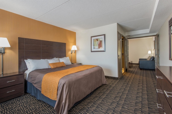 Imagen de la habitación del Hotel Ramada Plaza By Wyndham Niagara Falls. Foto 6