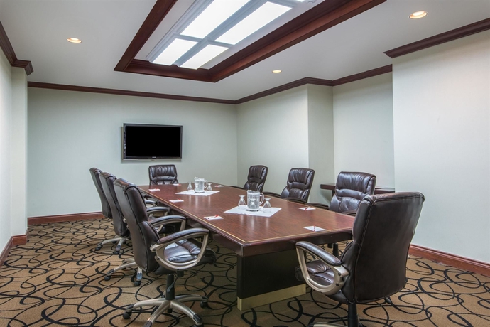 Imagen de los interiores del Hotel Ramada Plaza By Wyndham Niagara Falls. Foto 11