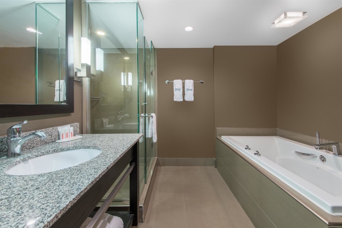 Imagen de la habitación del Hotel Ramada Plaza By Wyndham Niagara Falls. Foto 8
