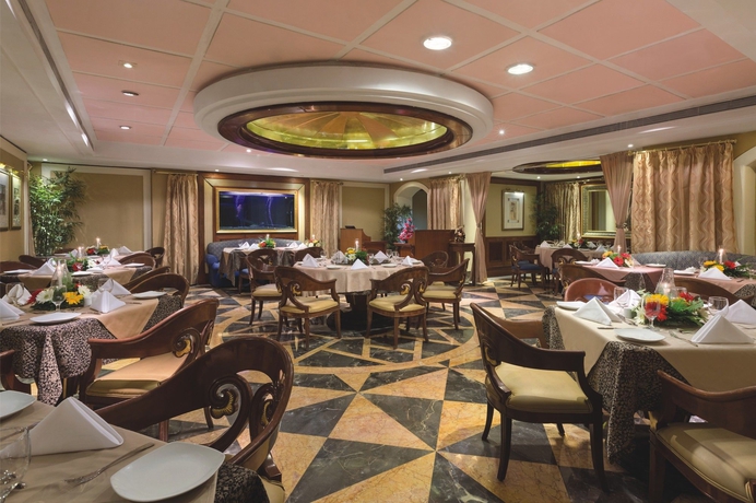 Imagen del bar/restaurante del Hotel Ramada Plaza By Wyndham Palm Grove. Foto 2