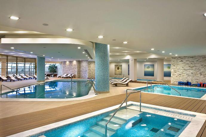 Imagen de la piscina del Hotel Ramada Plaza By Wyndham Thraki. Foto 16