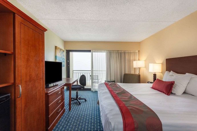Imagen de la habitación del Hotel Ramada Plaza By Wyndham Virginia Beach Oceanfront. Foto 2