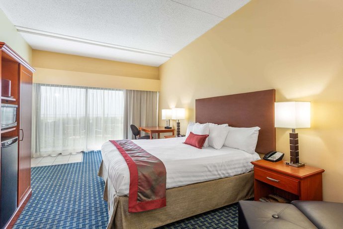 Imagen de la habitación del Hotel Ramada Plaza By Wyndham Virginia Beach Oceanfront. Foto 10