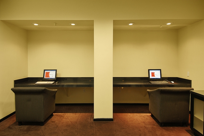 Imagen de los interiores del Hotel Ramada Plaza By Wyndham West Hollywood and Suites. Foto 11