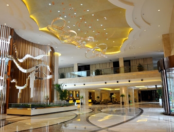Imagen de los interiores del Hotel Ramada Plaza Chongqing Banan. Foto 6