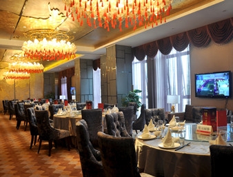 Imagen del bar/restaurante del Hotel Ramada Plaza Chongqing Banan. Foto 2