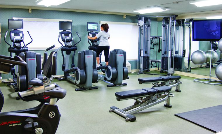 Imagen de los interiores del Hotel Ramada Plaza Fort Wayne And Conference. Foto 11