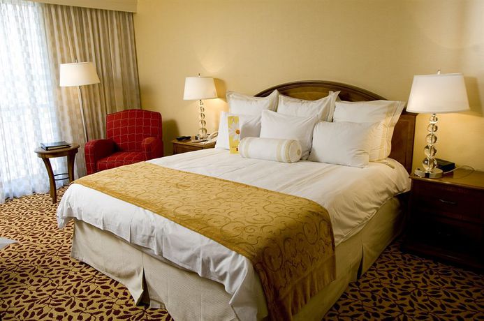 Imagen de los interiores del Hotel Ramada Plaza Fort Wayne And Conference. Foto 13