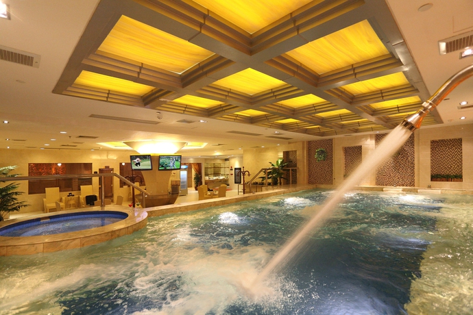 Imagen de la piscina del Hotel Ramada Plaza Guangzhou. Foto 15