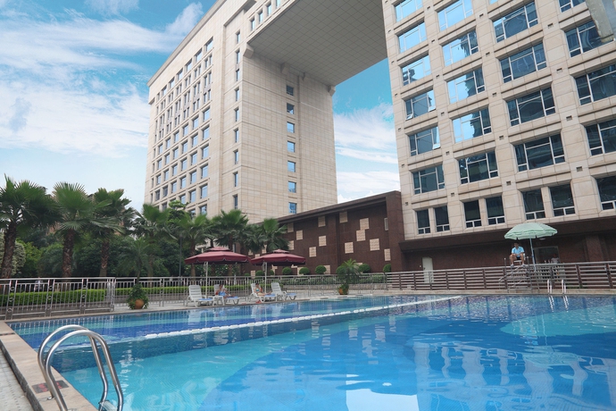 Imagen de la piscina del Hotel Ramada Plaza Guangzhou. Foto 16