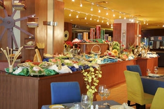 Imagen del bar/restaurante del Hotel Ramada Plaza Guiyang. Foto 4
