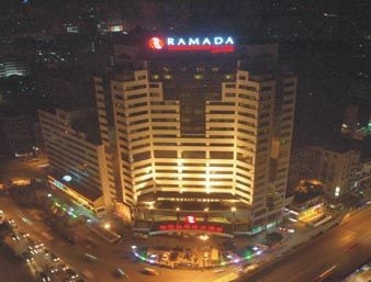 Imagen de los exteriores del Hotel Ramada Plaza Guiyang. Foto 8