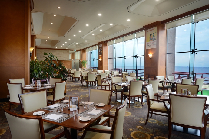 Imagen del bar/restaurante del Hotel Ramada Plaza Jeju Ocean Front. Foto 2