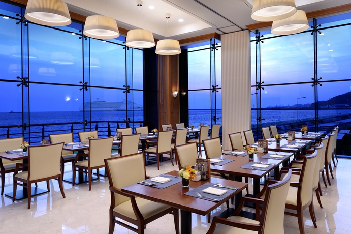 Imagen del bar/restaurante del Hotel Ramada Plaza Jeju Ocean Front. Foto 5