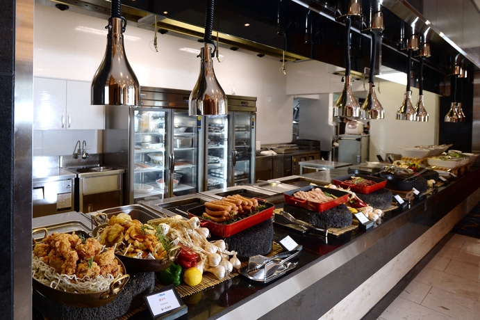 Imagen del bar/restaurante del Hotel Ramada Plaza Jeju Ocean Front. Foto 6