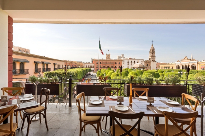 Imagen del bar/restaurante del Hotel Ramada Plaza Leon. Foto 4